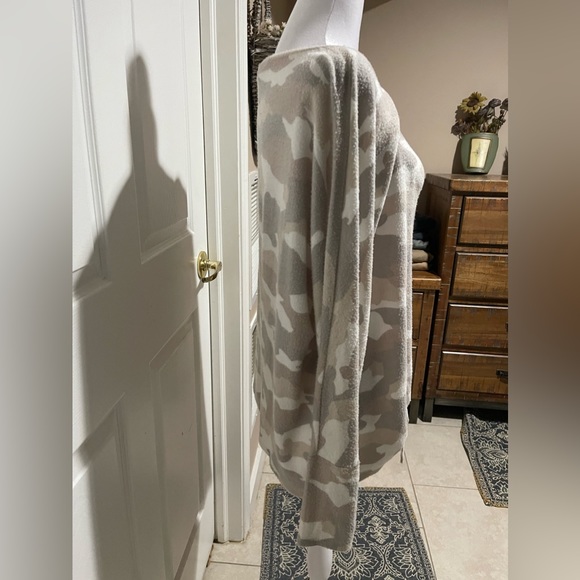 New directions: M Camo Long Sleeve Sweater - Picture 2 of 5